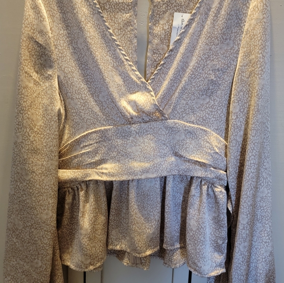 The Westside Floral Wrap Waist Top.  Beige Dark sz MEDIUM - Picture 2 of 10